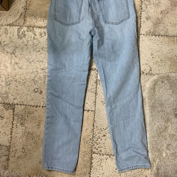 Madewell The Perfect Vintage Straight Jean in Rondeau Wash - Picture 11 of 11